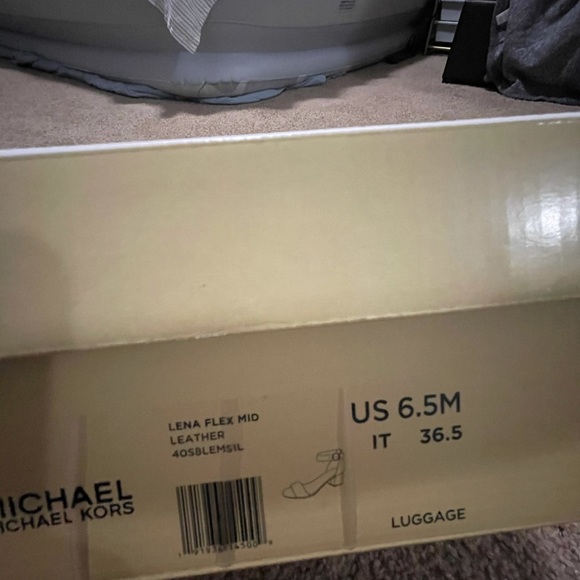 MK Shoes - Picture 5 of 5